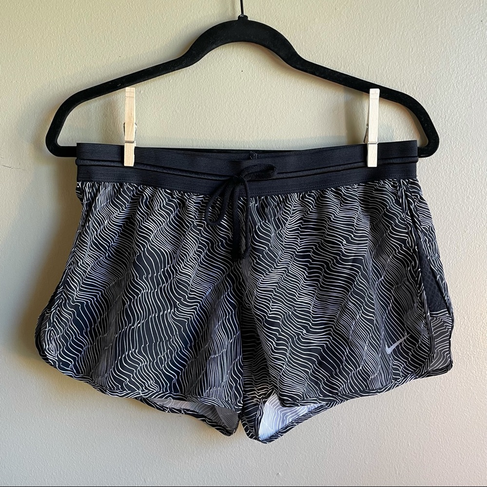 Nike Women’s Dry-FIT Shorts Black and White Print